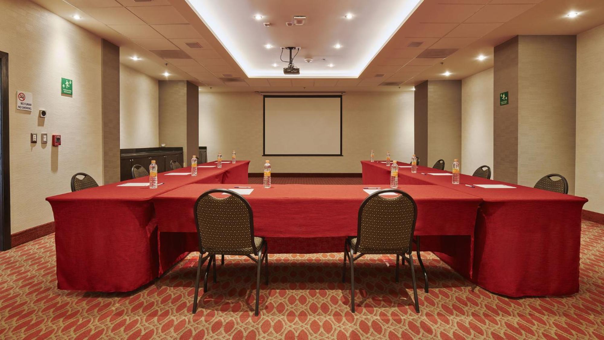 Holiday Inn Express & Suites Chihuahua Juventud By Ihg Exteriör bild