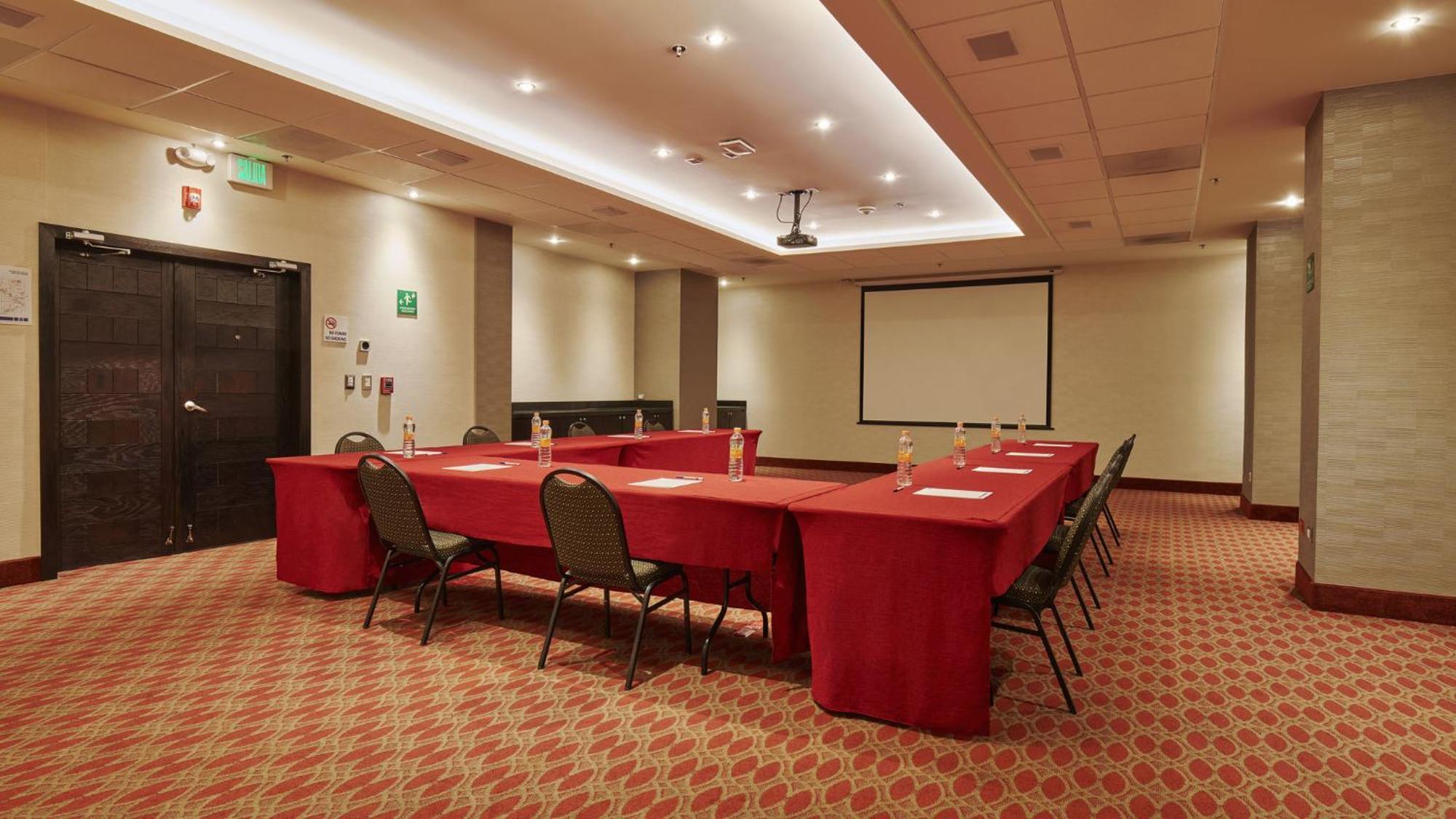 Holiday Inn Express & Suites Chihuahua Juventud By Ihg Exteriör bild