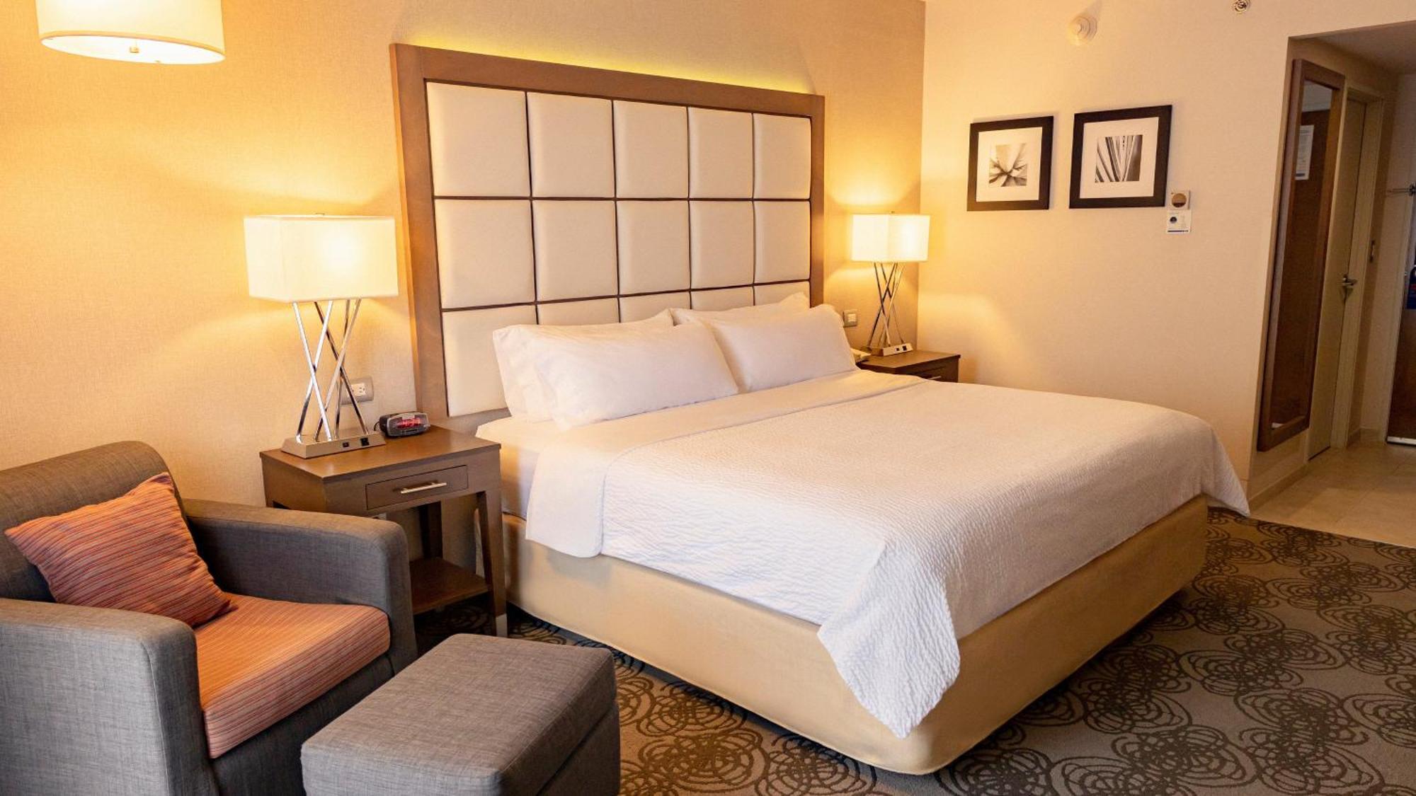 Holiday Inn Express & Suites Chihuahua Juventud By Ihg Exteriör bild