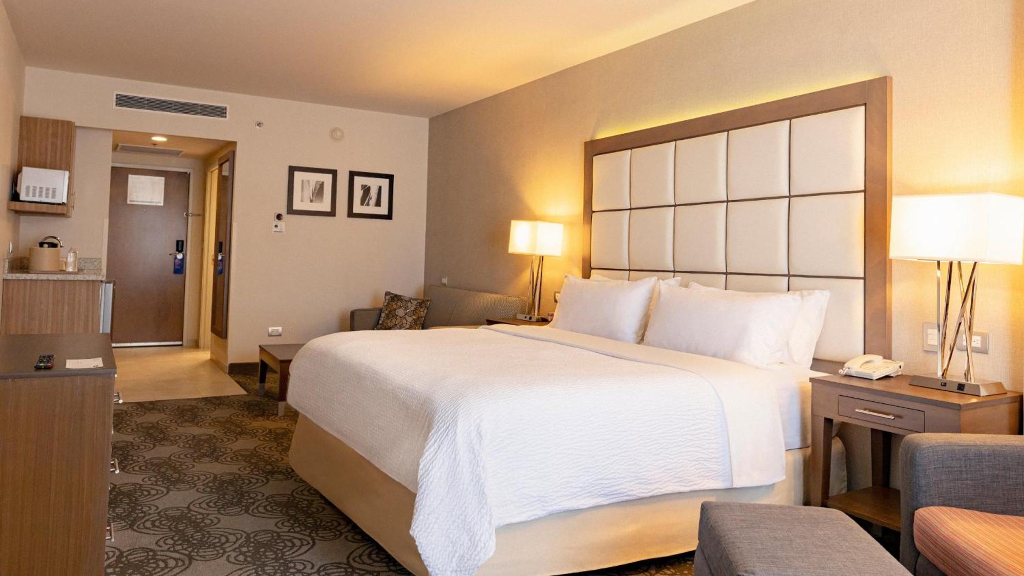 Holiday Inn Express & Suites Chihuahua Juventud By Ihg Exteriör bild