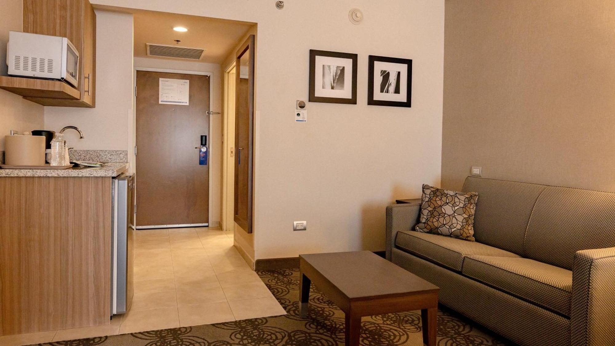Holiday Inn Express & Suites Chihuahua Juventud By Ihg Exteriör bild