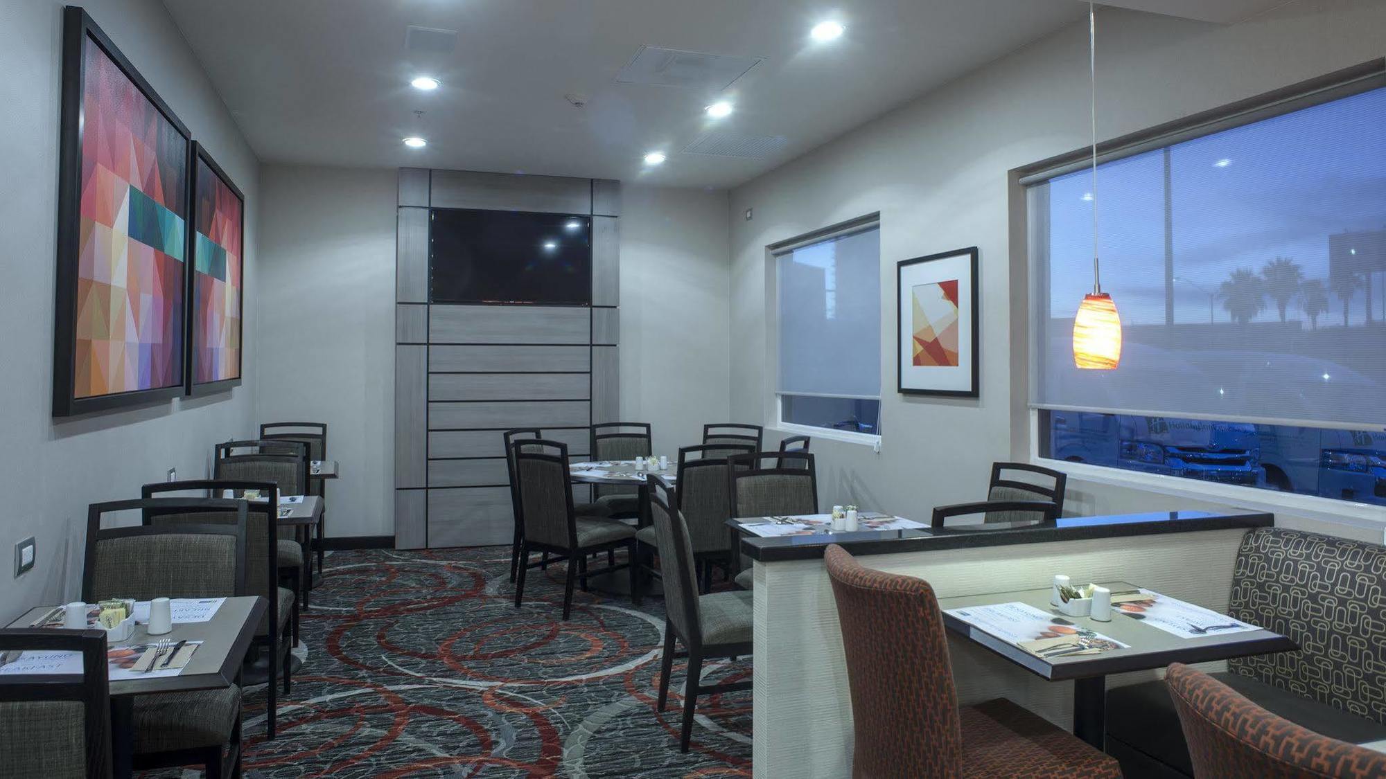 Holiday Inn Express & Suites Chihuahua Juventud, An Ihg Hotel Exteriör bild